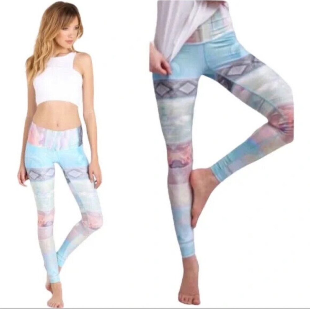 NWOT Teeki Tarot Magick yoga pants size small